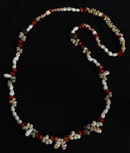 Pamela Yunupiŋu Marrawaymala, Girring Girring (Necklace), Seed beads and shell beads on polyester thread, 2017